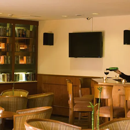 Mice Collection Business- Und Stadthotel An Der Mosel Nahe Swt Arena Und Viking Anleger Hotel